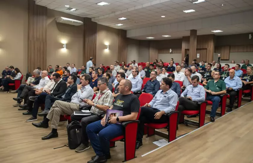 Copel destaca programa dedicado a produtores rurais em reunião na AMSOP
